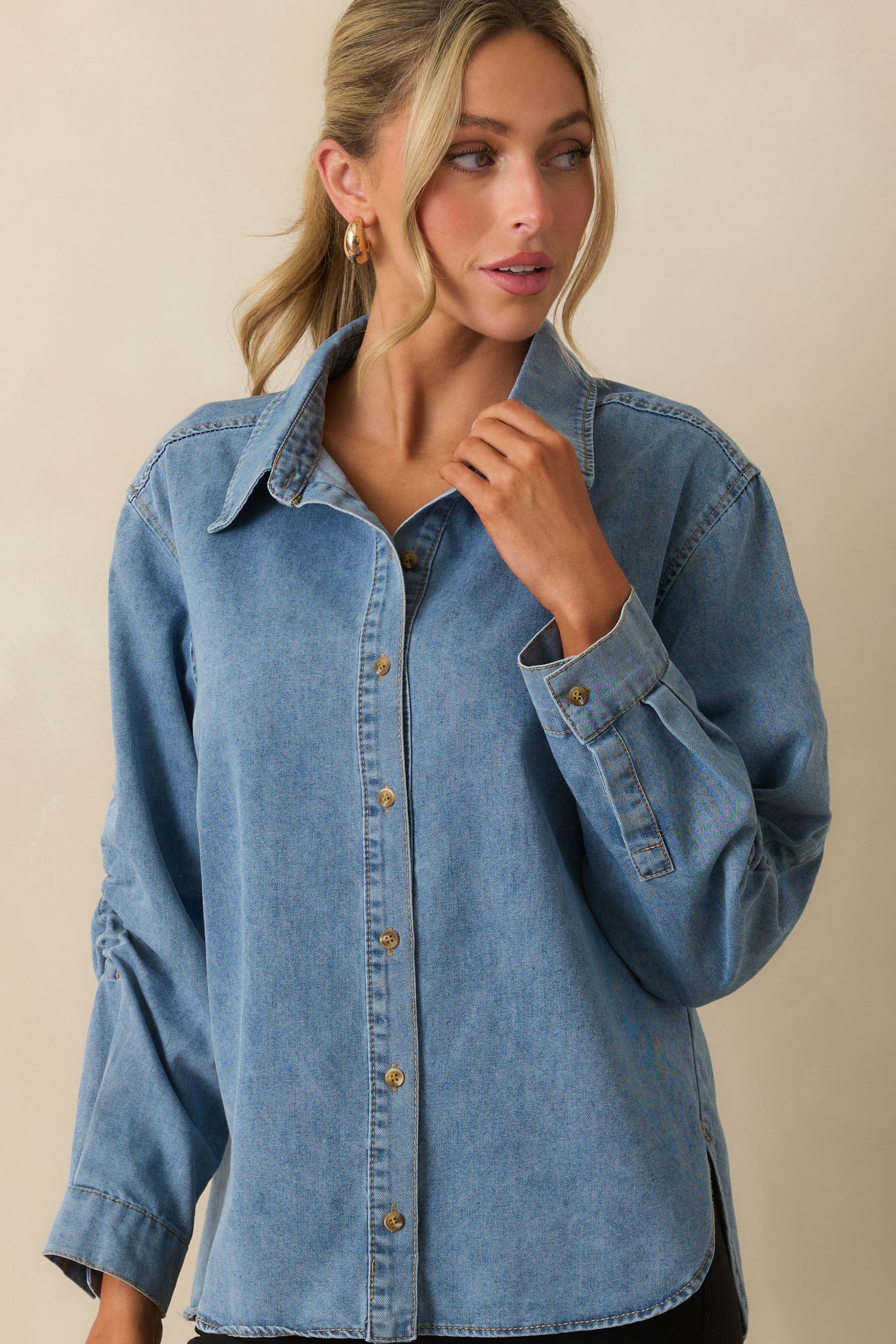 light denim dress shirt Women's Through Every Change Wash Cotton Button Up Top | Size: L and beautiful antique brass Stream Long Cool Woman Coat Chest Size (inches):58 YGroup_colourway-wendy
